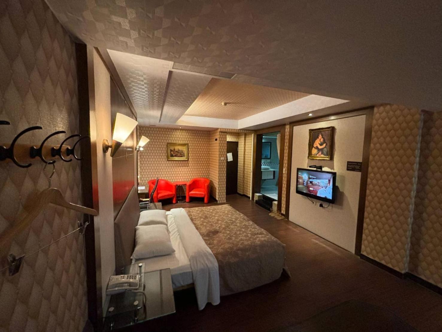Hua Xiang Motel - Da Chang Kaohsiung Eksteriør billede