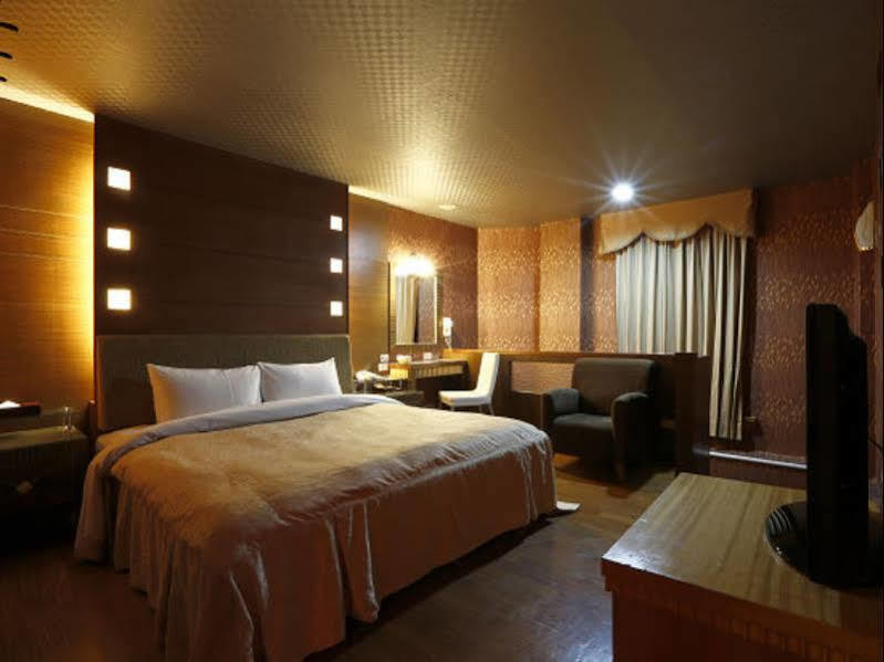 Hua Xiang Motel - Da Chang Kaohsiung Eksteriør billede
